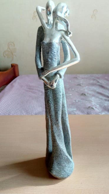 at sampunu qiymeti: Статуэтка подарок. Цена-30azn.

Heykelcik hediyyeli. Qiymet-30azn — 2