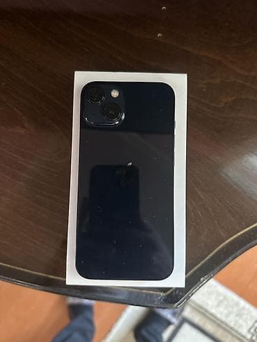 resmi 10 s: IPhone 13, Qara — 1