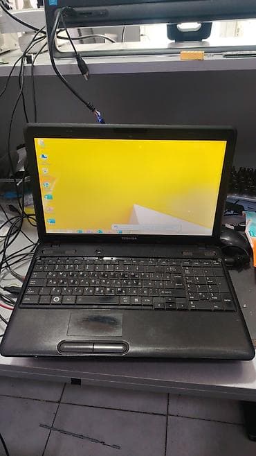 Toshiba noutbuk - Model: Toshiba Satellite seriyası (15.6" ekran) -