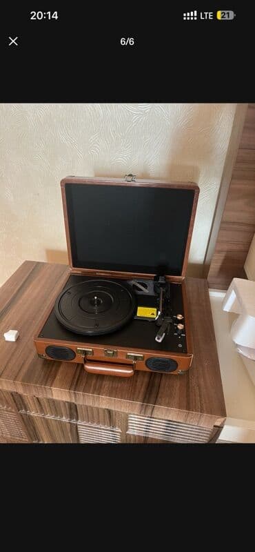 Vinil pleyer (çantalı retro dizayn) - Çamadan tipli korpus: daşımaq