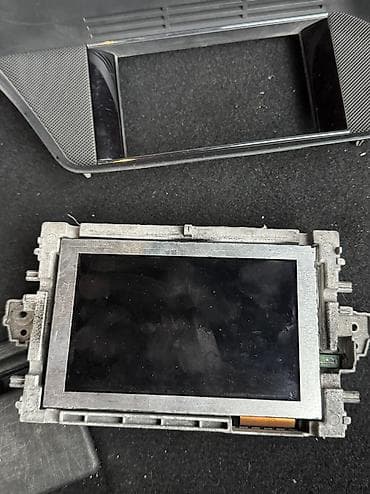 turbo.az traktor satisi: Mercedes W212 manitoru üst krişkası ilə birgə satıram keçən il — 4