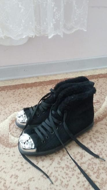 Кроссовки и спортивная обувь: Az istifadə olunub təzə kimidir. tez satılsın deyə ucuz qoyuram. hər — 2