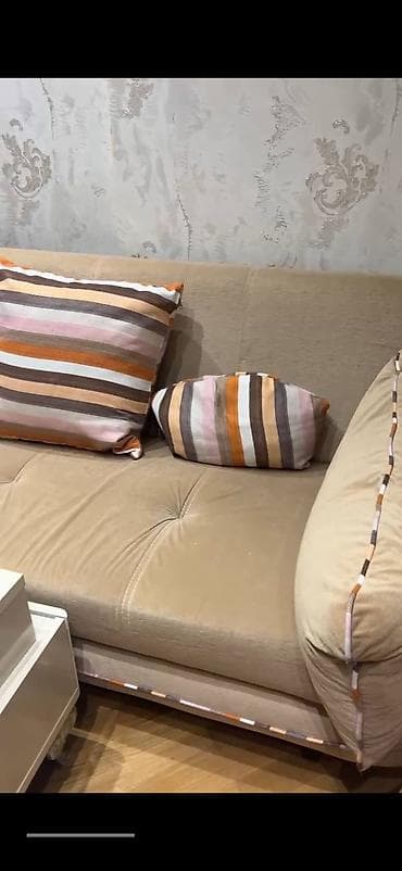 kerslo: Divan ve iki kreslo 500 azn
Divan acilir
🏡
⚡️⚡️lale 2 kod 157 — 3