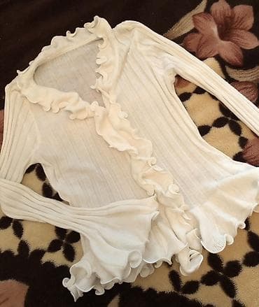 push up helanke: Ağ rəngli qadın koftası/kardiqanı Həzi Aslanov metrosunun yanında, 245 — 2