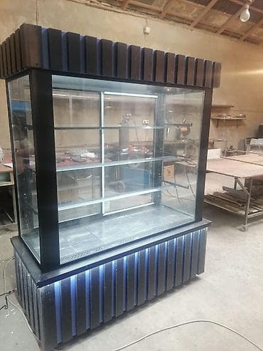 Şüşəli soyuducu vitrin - Şaquli dizayn, 3 səviyyəli şüşə rəflər (üst