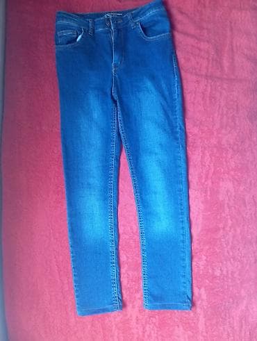 cins sortikler: Mavi dar kəsimli cins şalvar - Klassik 5 cibli dizayn: 2 ön cib, 1 — 1