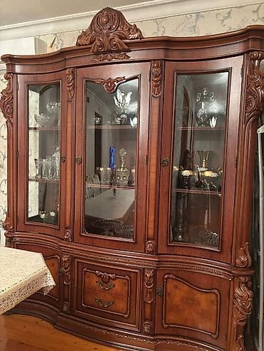 tibbi dolab: Klassik üslublu vitrin-bufet - Material: təbii ağac üzərində yüksək — 2