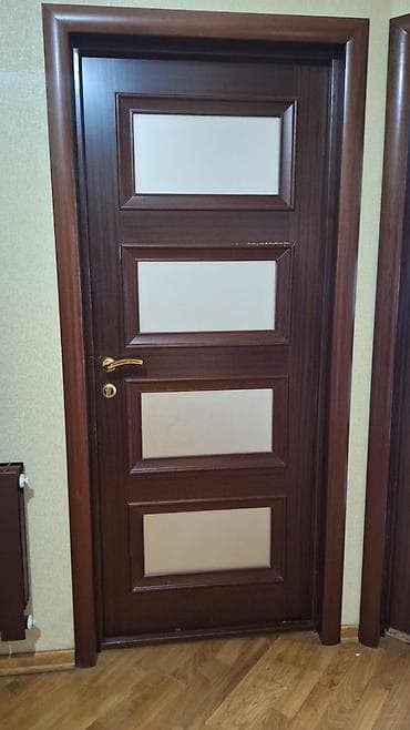 Qapı – 4 ədəd Qiymət: 50 AZN (hər biri) Məkan: Qarayev, 4068 leli — 1