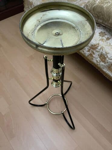 Matraslar: Təcili!Gül,telefon qoymaq üçün altlıq satılır.Hündürlüyü 80sm.Qiyməti — 15