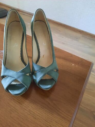 4xl nece razmerdi: Tuflilər, Burberry, Ölçü: 38, rəng - Qara, İşlənmiş — 2