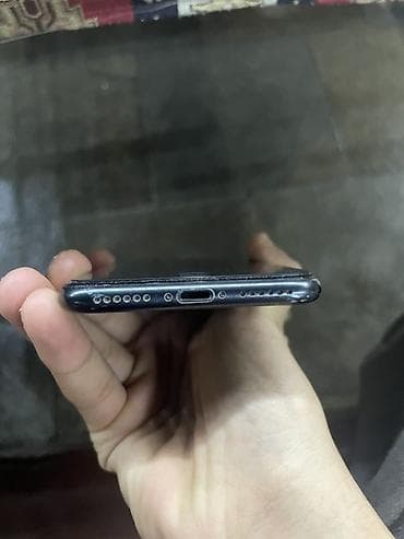 iphone se 2020 bakida: IPhone SE 2020, 256 GB, Qara, Barmaq izi — 3