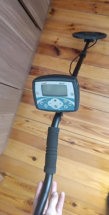 Metal axtaran aparatlar: Metal detektor – MT705 - Rəqəmsal LCD ekranlı idarəetmə bloku: siqnal — 1