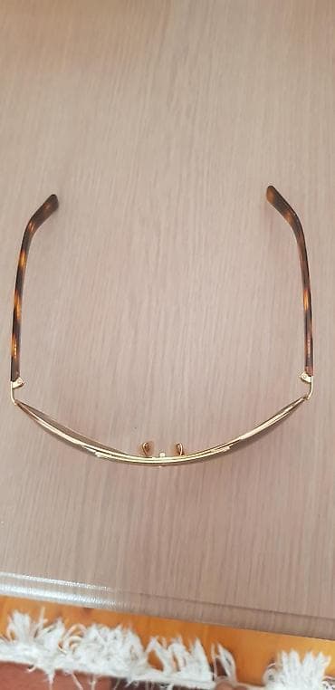 Наручные часы: Oriqinal Ray-Ban Yeni qadın eynəyidir. keçən il Dubaydan alınıb. heç — 2