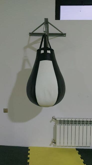 Müxtəlif rənglərdə və ölçülərdə mövcud olan bu boks armudu, məşq