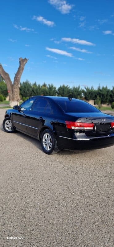 kia ceed 2010: Hyundai Sonata sedan – qara rəng, 4 qapı, arxa ötürücülük anteni — 3