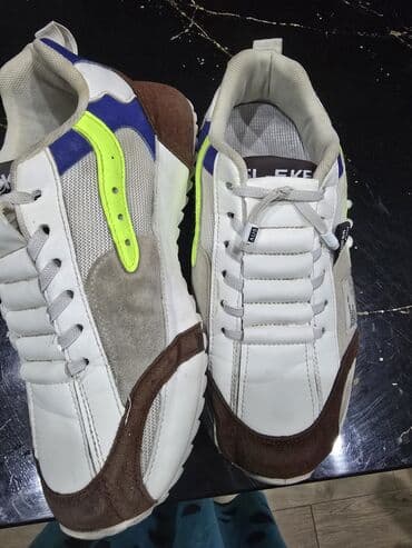 ayaggabı: Krossovka – 39 razmer, ideal - Rənglər: ağ əsas, qəhvəyi süet — 2