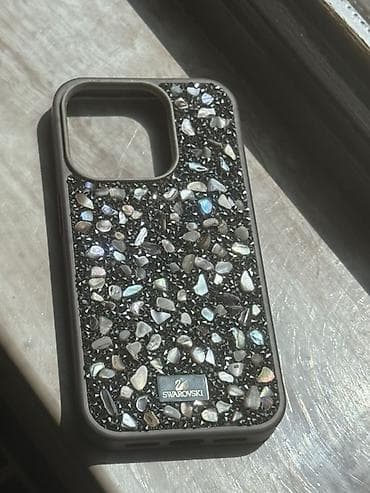Swarovski bəzəkli 15pro iphone qabı Alinib 25azn yenidir - Arxa panel