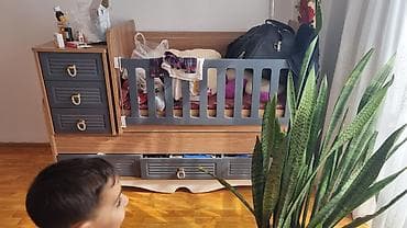 Oğlan və qız üçün, Beşik, Komod