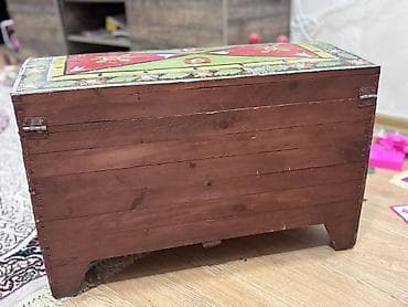 Əl işli taxta sandıq - Material: tam ağac, lövhələrdən yığma korpus -