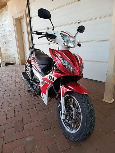 sam diskiler: Repsol dizaynlı skuter/moped Texniki və vizual xüsusiyyətlər: - — 3