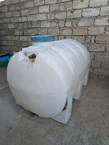 Plastik su çəni 1,5ton, qalın çən, təmir olunan yeri var, su axıdan — 2
