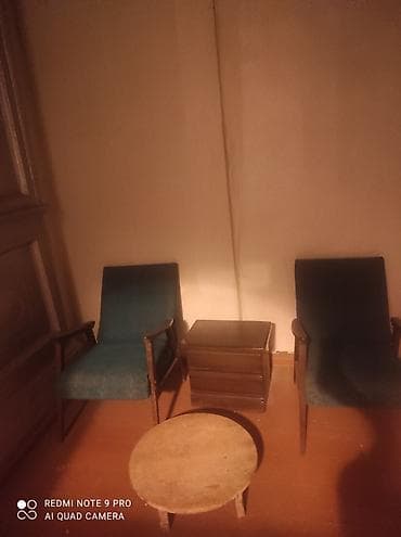 Retro mebel dəsti - 2 ədəd taxta karkaslı, süngərlə döşənmiş