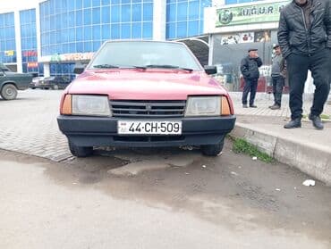 avtomobil salonu: Model: VAZ 2109 (Samara) – qırmızı rəng, 5 qapılı hetçbek — 5