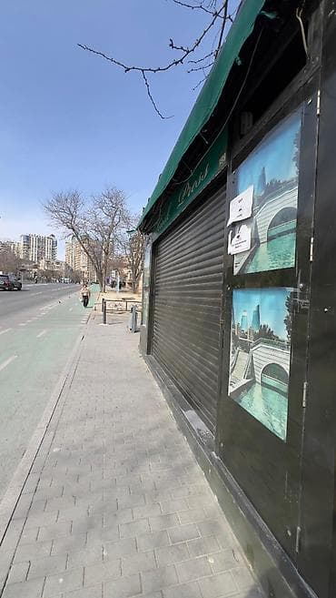 Kommersiya daşınmaz əmlakının satışı: Kiosklar icarəyə verilir Məkan: - Elmlər metrosu yaxınlığı, İncəsənət — 4