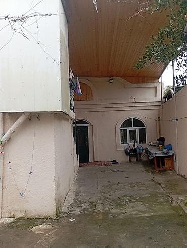 2 mərtəbəli həyət evi - Plan: 2 mərtəbə, həyət daxili geniş darvazalı