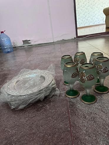 stekan bezekleri: Şüşə dəst və dekorativ aksesuarlar 1) Qrafın və stəkan dəsti - — 4
