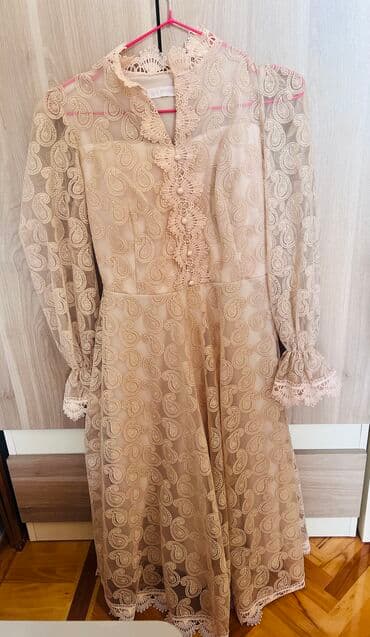 ziyafət donu: 1 dəfə geyinilib. Dizdən biraz aşağıda qalır (boy: 1,60 — 1