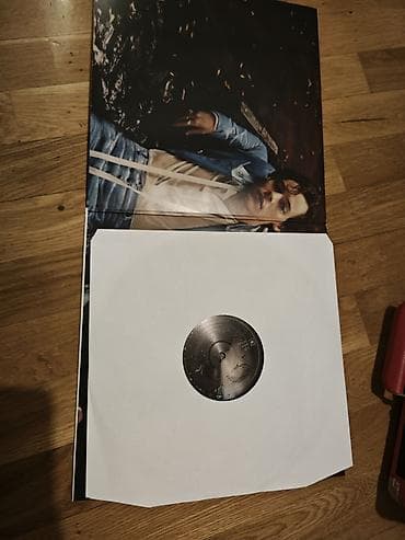 Kompakt çamadan korpusda portativ vinil pleyer Qırmızı çamadan tipli — 8