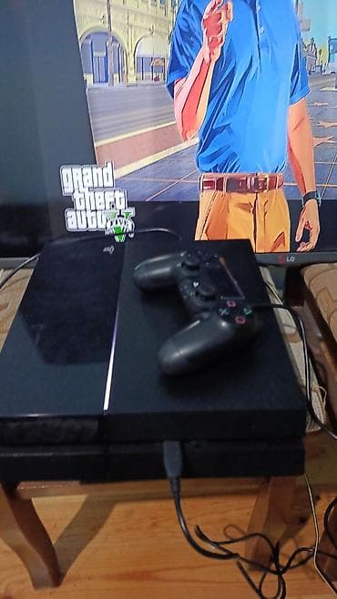 xbox seri s: Sony PlayStation 4 (PS4) konsolu - Model: PS4 (orijinal “fat” — 1