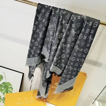 Ətəklər: Brend şərflərin və yaylıqların replikası, qiymətlər 25 manatdan — 12