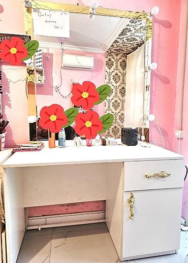 Salam salon guzgusu satilir 2eded var ela veziyetdedir elage nomre