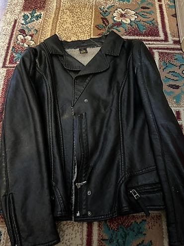 Qara biker tərzində dəri gödəkçə Tebii hec yerinde hecne yoxdur