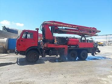 Beton nasosu ilə təchiz olunmuş xüsusi yük maşını - Şassi: 6x4 üç — 2