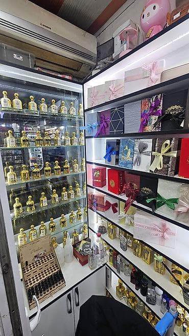 Etir vitrini icareye verilir xezer ray bine qes merkez bazarin girisi