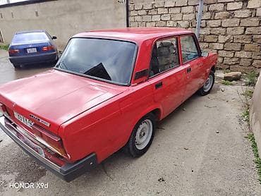 06 lada: VAZ 2107, qırmızı rəng, 4 qapı, sedandır. Mexaniki ötürmə, arxa — 6