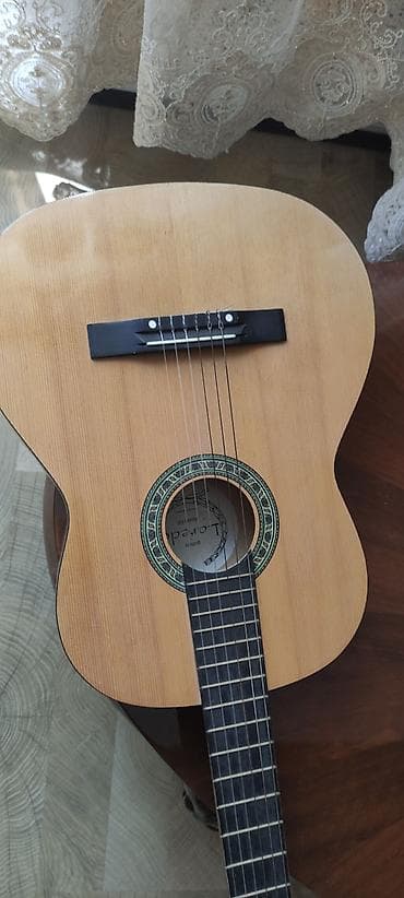gitara aksesuar: Klassik akustik gitara – LoMed modeli (etiketdə “LoMed model: L16” — 3