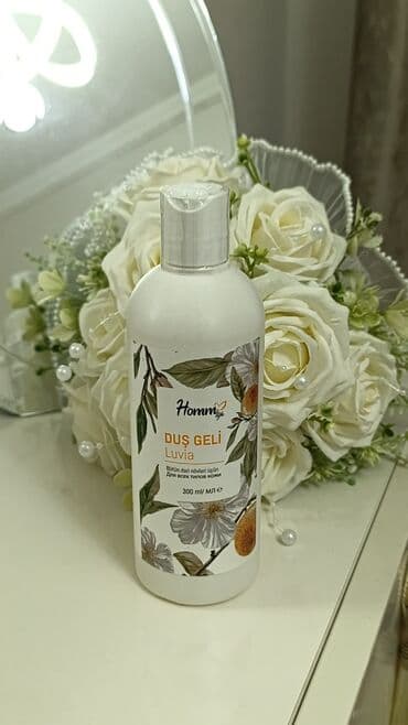 Toy paltarları və aksesuarları: Hommy – Duş Geli “Luvia” - Həcmi: 300 ml - Etiket: “Bütün dəri — 1