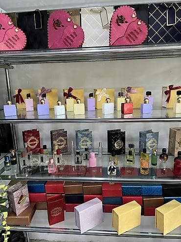 şuşe masa: Şuşəli dolablar 4 ədəd uzun vitrin boyukdur olcusu — 2