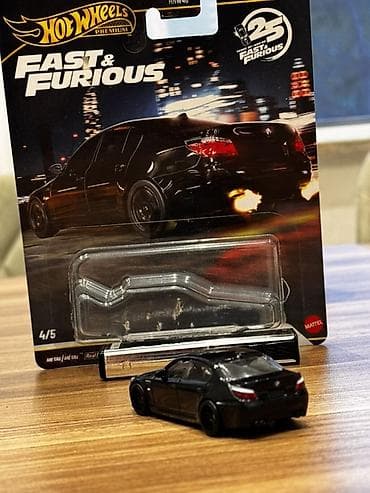 Bmw m5 Hot Wheels satilir.altdan açiqdi.ideal veziyyetdedi.ciddi — 2
