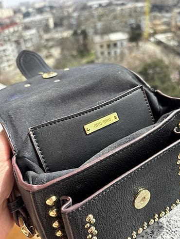 sumqa: Miu Miu brendinin qara çiyin çantası - Material: teksturalı dəridən — 4