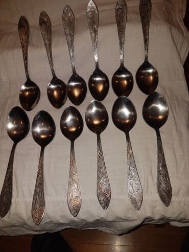 dəm qaşığı: Xörək qaşığı. 12 ədəd. - Dizayn: Dəstənin üzərində oyma bitki — 12