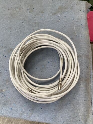 bnc to lan: Ağ rəngdə uzun koaksial kabel. Kabelin hər iki ucunda birləşdirici — 4