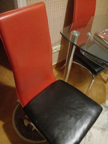 metbex stol ve stullari: КУХОННЫЙ СТОЛ, СТЕКЛЯННЫЙ. НОВЫЙ. Продается за 250м. ТРЕУГОЛЬНЫЙ СТОЛ — 4