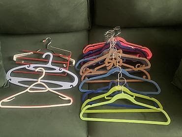 asılqanlar: 24 edetdir - Material: metal, plastik və məxməri örtüklü asılqanlar — 1