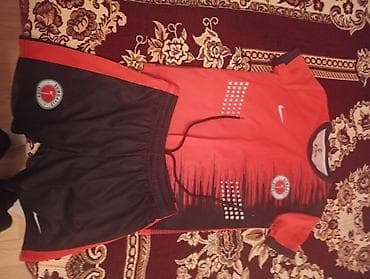 Qırmızı-qara futbol forması dəsti - Dəst: köynək + şort - Rənglər