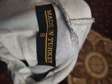 ağ qızılın qiyməti: Türkiyə Malıdır. Razmer S
Bape — 4